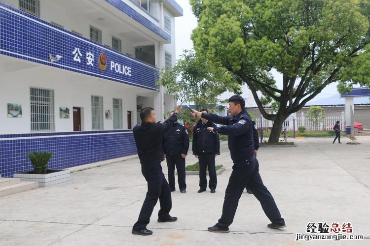 伸缩式警棍属于什么警械