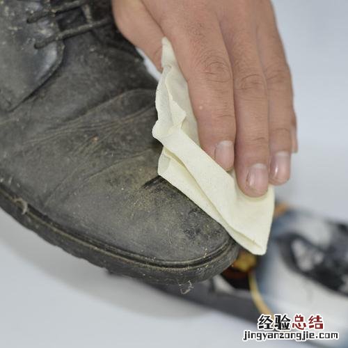 皮鞋怎么洗
