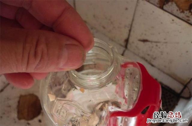 怎样取完整的空鸡蛋壳