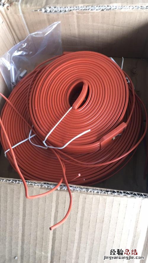 用毛皮摩擦过的橡胶棒带什么电