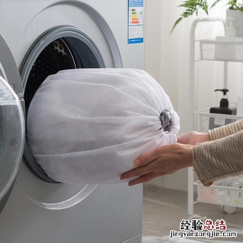 羽绒服放到洗衣机里洗成坨了怎么办