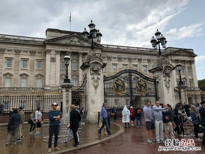 英国女王住的地方叫什么宫