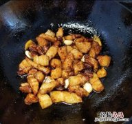 板栗炒肉怎么做