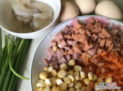 玉米红萝卜火腿肠丁怎么炒