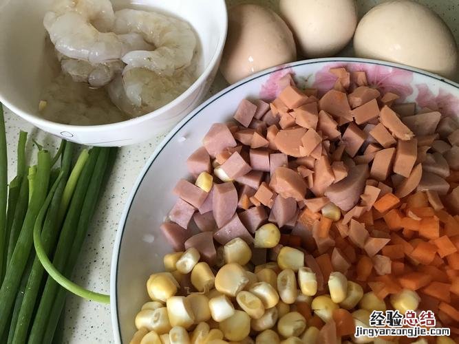 玉米红萝卜火腿肠丁怎么炒