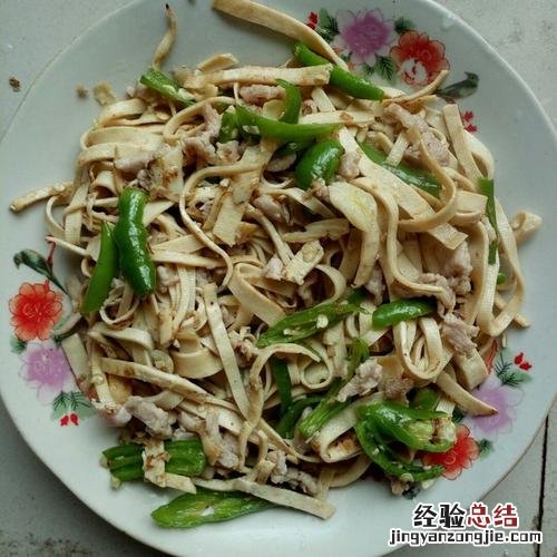 青椒豆腐皮怎么炒好吃
