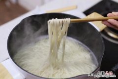 汆丸子用冷水还是热水