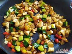 黄瓜炒鸡丁怎么炒
