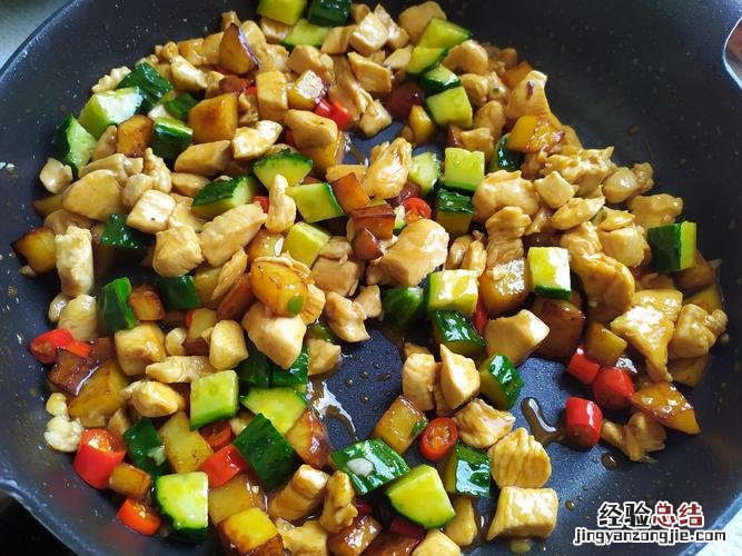 黄瓜炒鸡丁怎么炒