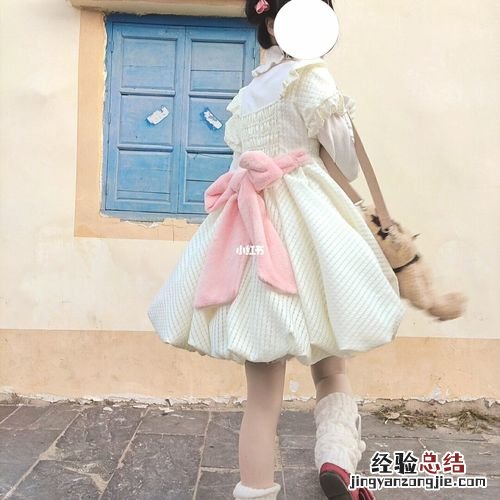 裙子上的蝴蝶结怎么系