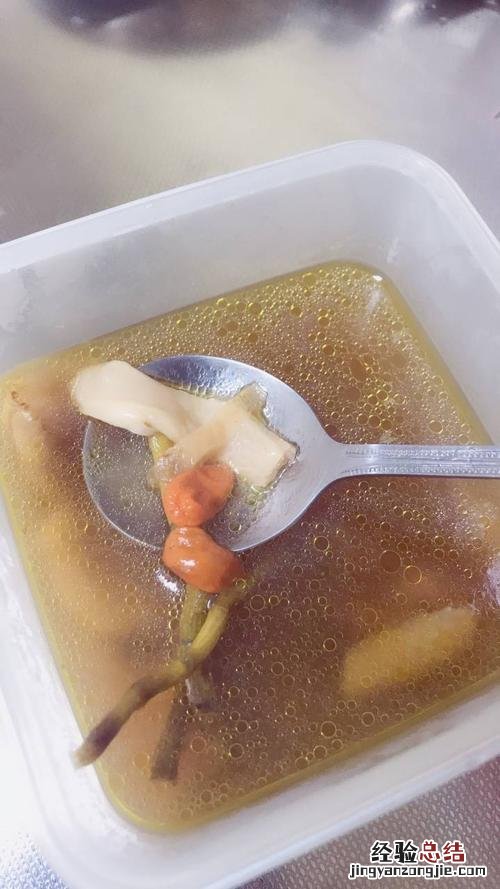花胶能和苹果一起炖吗