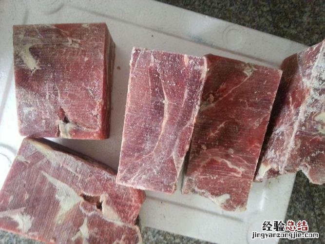 冷冻牛排可以常温解冻吗