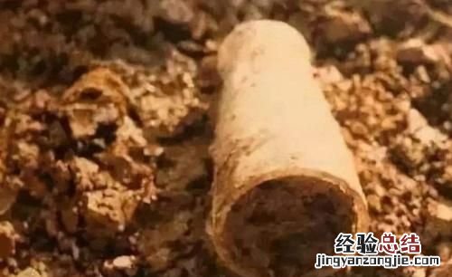 战国墓葬里发现了现代玻璃杯是怎么回事
