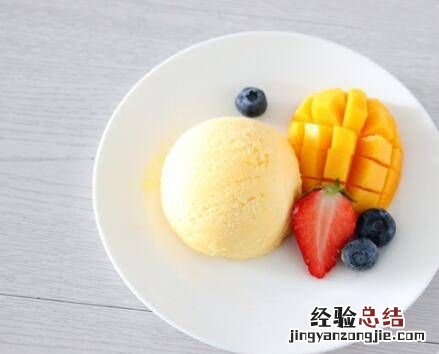 冰淇淋怎么做，冰淇淋粉在没有冰机的情况怎样做成冰淇淋？