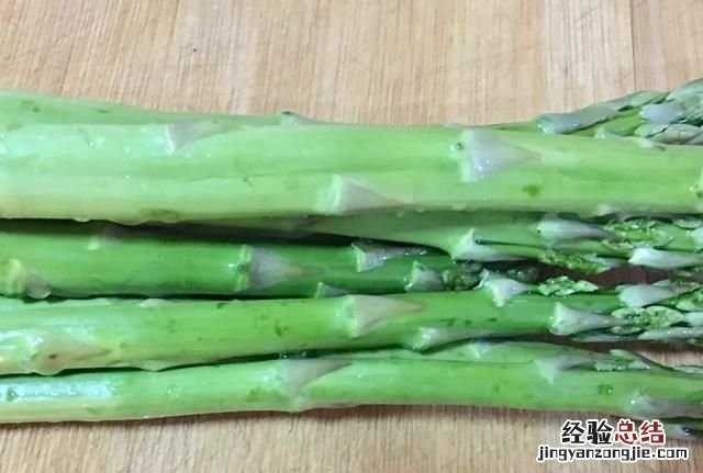 芦笋是什么，南瓜炒芦笋的做法是什么做的