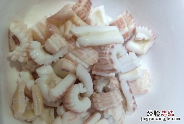 鱿鱼怎样切片教程 鱿鱼怎样切才会卷起来