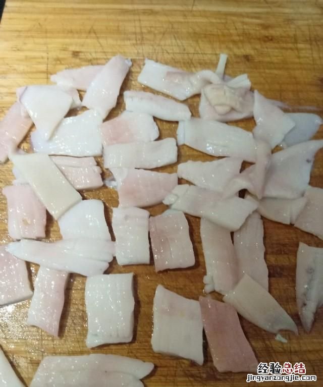鱿鱼怎样切片教程 鱿鱼怎样切才会卷起来