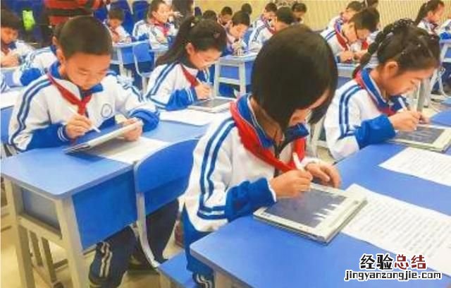 给小学生买平板,ipad和学生平板哪种比较合适呢