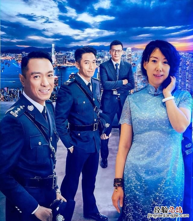 怎样把自己的相片制作到好看的图片上去