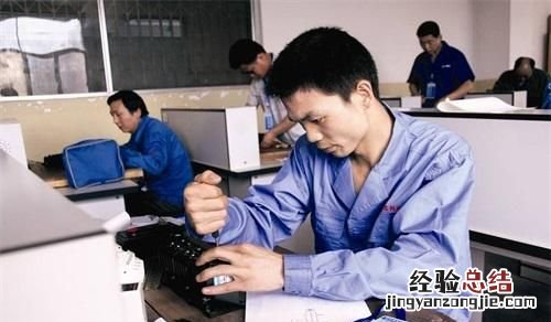 如何成为一名合格的电工技师