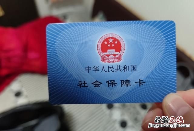每年自己交社保12000元,交20年,到退休到时候能领多少