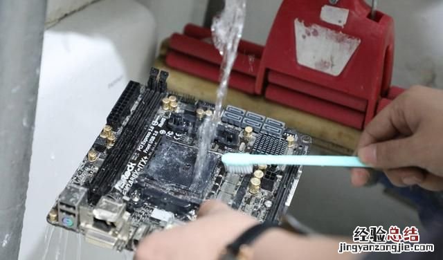 清理电脑主板上的灰用什么清理 电脑的主板如何清理