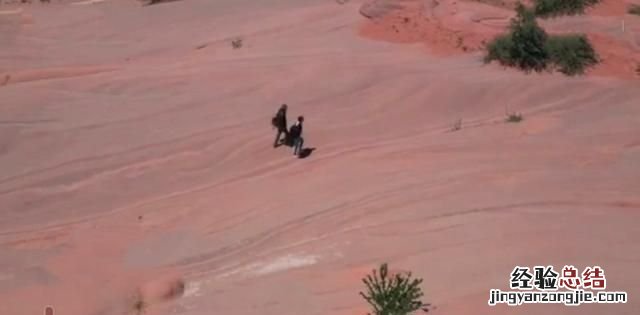 网红疑违规踩丹霞地貌新闻 网红博主违规进入景区踩踏丹霞