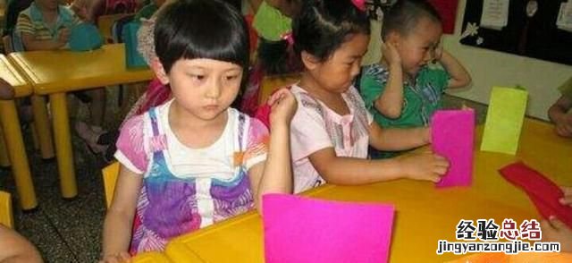 怎么把一张纸立起来的部分放平 怎样把一张纸立起来