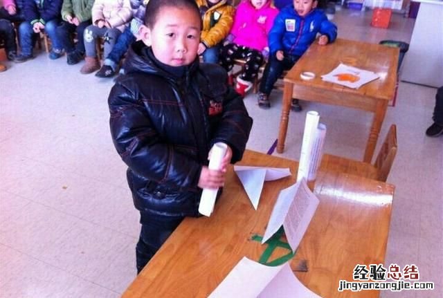 怎么把一张纸立起来的部分放平 怎样把一张纸立起来