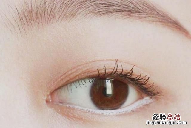 如何能简单几步化出韩式妆容呢,新手如何化出精致好看的妆容