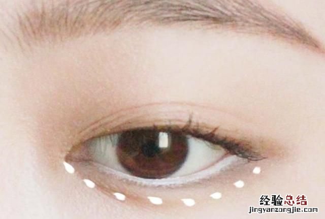 如何能简单几步化出韩式妆容呢,新手如何化出精致好看的妆容