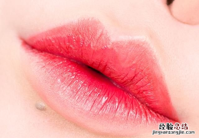 如何能简单几步化出韩式妆容呢,新手如何化出精致好看的妆容