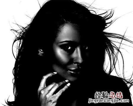 怎么用ps抠人物头发背景颜色复杂