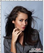 怎么用ps抠人物头发背景颜色复杂