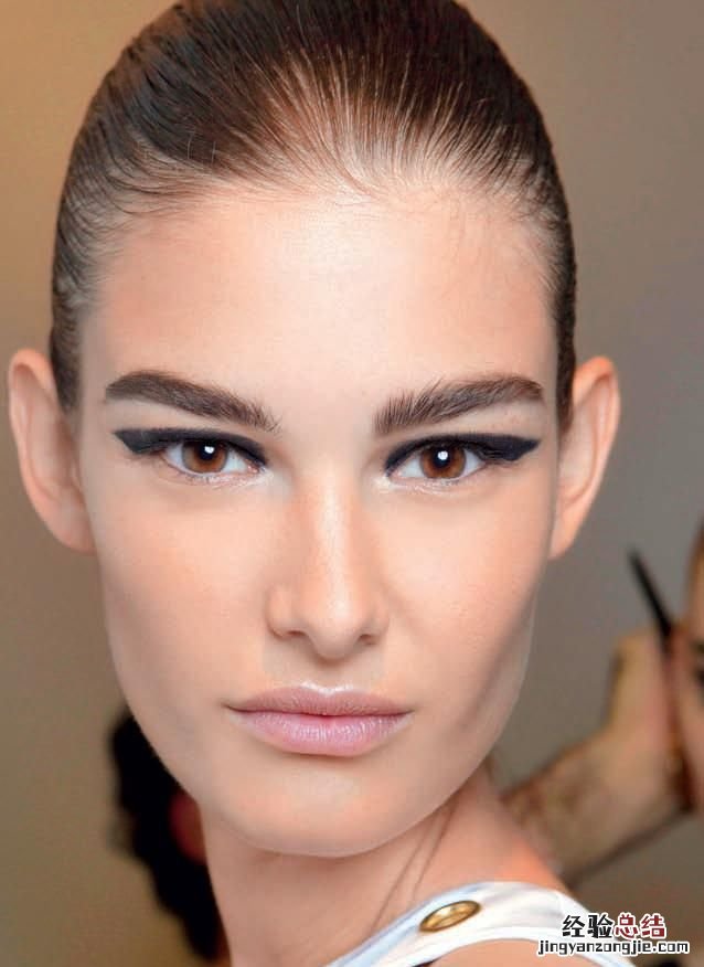 如何画个极简清新妆容女生,新手如何画简单的日常妆