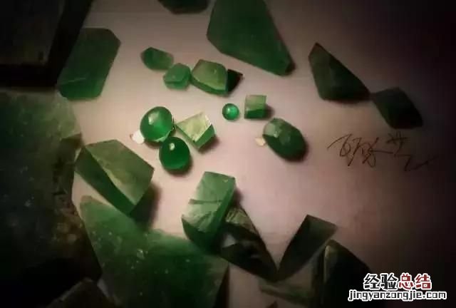 镶嵌的翡翠好还是不镶嵌的好