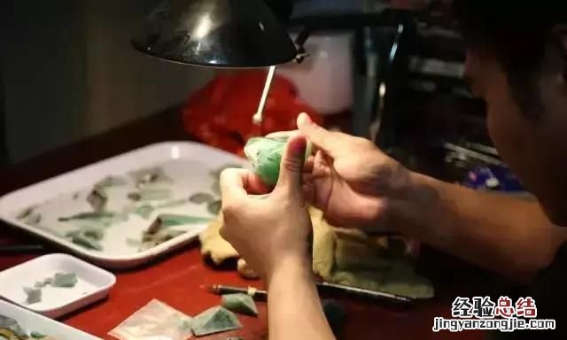 镶嵌的翡翠好还是不镶嵌的好