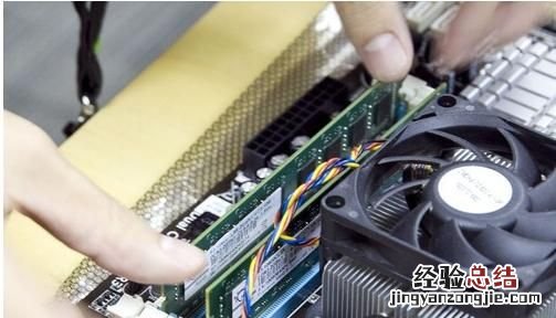 电脑刚好4G内存，安装win7是32位好还是64位好