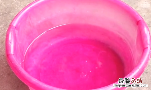 牛仔裤怎么洗不掉色