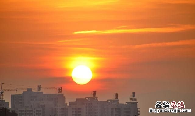 夕阳无限好只是近黄昏正确解释