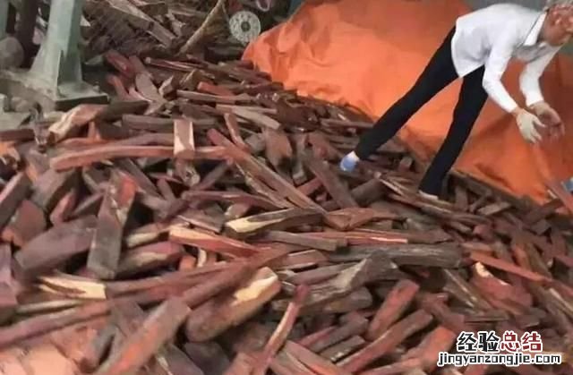如何鉴别大红酸枝的真假 如何鉴别真假大红酸枝