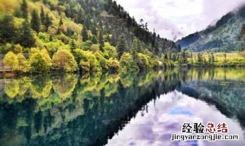 九寨沟在哪，九寨沟都江堰阿坝州属于哪个省哪个区