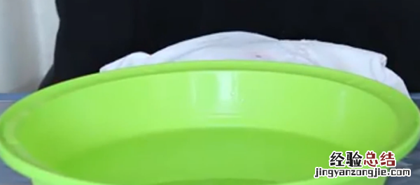 衣服染色怎么洗掉