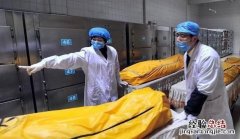 殡仪馆遗体整容家属在旁边吗