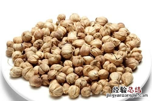 豆蔻一般指的是白豆蔻 一般卤水里的豆蔻指的是什么
