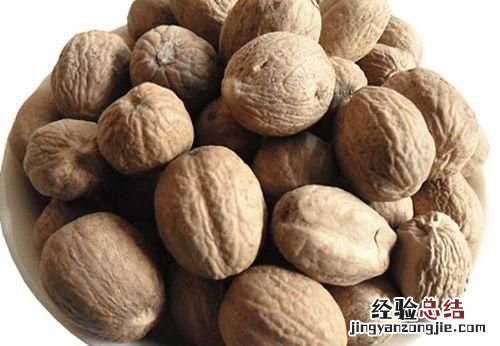 豆蔻一般指的是白豆蔻 一般卤水里的豆蔻指的是什么