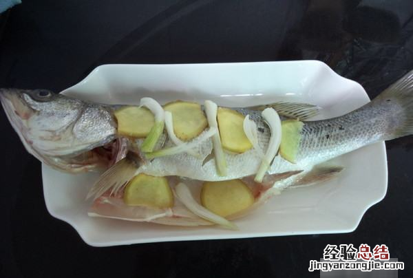清蒸鲈鱼上汽几分钟,清蒸鲈鱼水开蒸几分钟