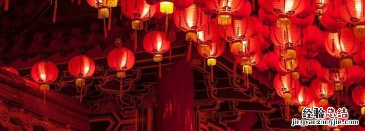 灯笼是什么颜色的，灯笼中间的福上什么颜色