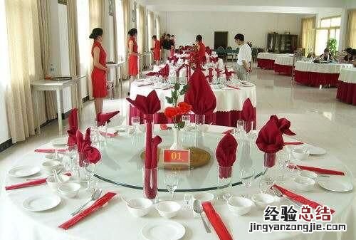 酒店餐厅服务员的职责是什么,酒店餐厅客房服务员的岗位职责