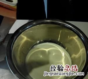 蛋挞可以蒸，买回来的蛋挞可以带着锡箔纸蒸